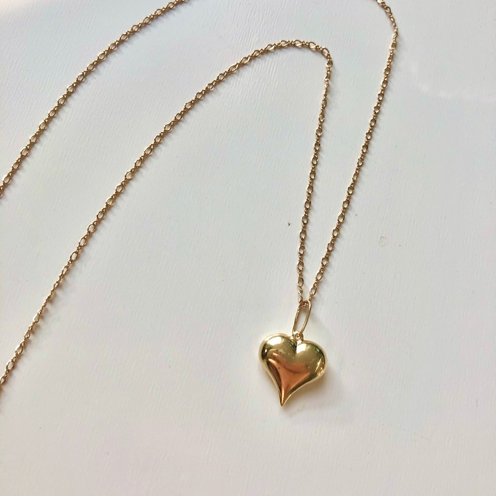 14k Gold Heart Pendent Necklace 16 inches Dainty